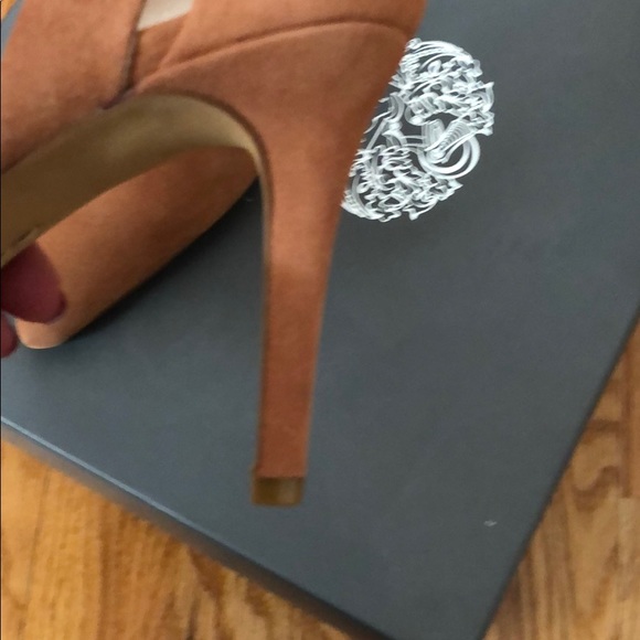 NWT!! Vince Camuto Lace up heels - Picture 4 of 7